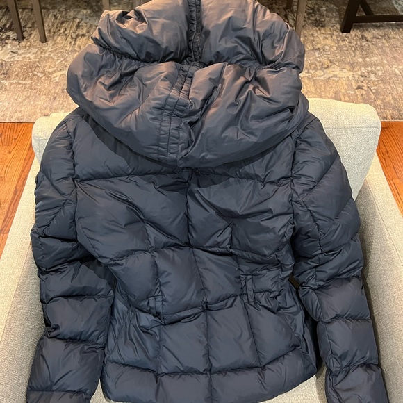 ADD Navy Puffer size US 8.  Good Condition - Picture 2 of 3